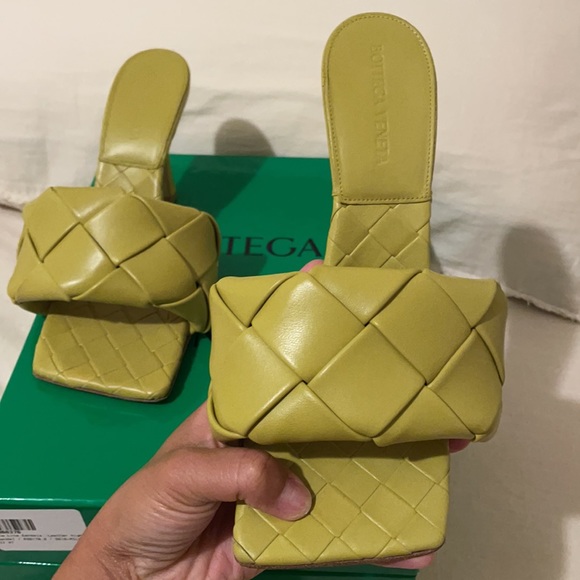 Bottega Veneta sandals in color ice. - Picture 3 of 11